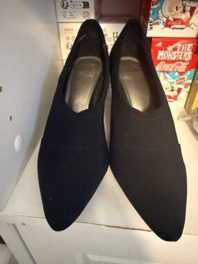 Black Pointed Toe stretch heels 6.5
